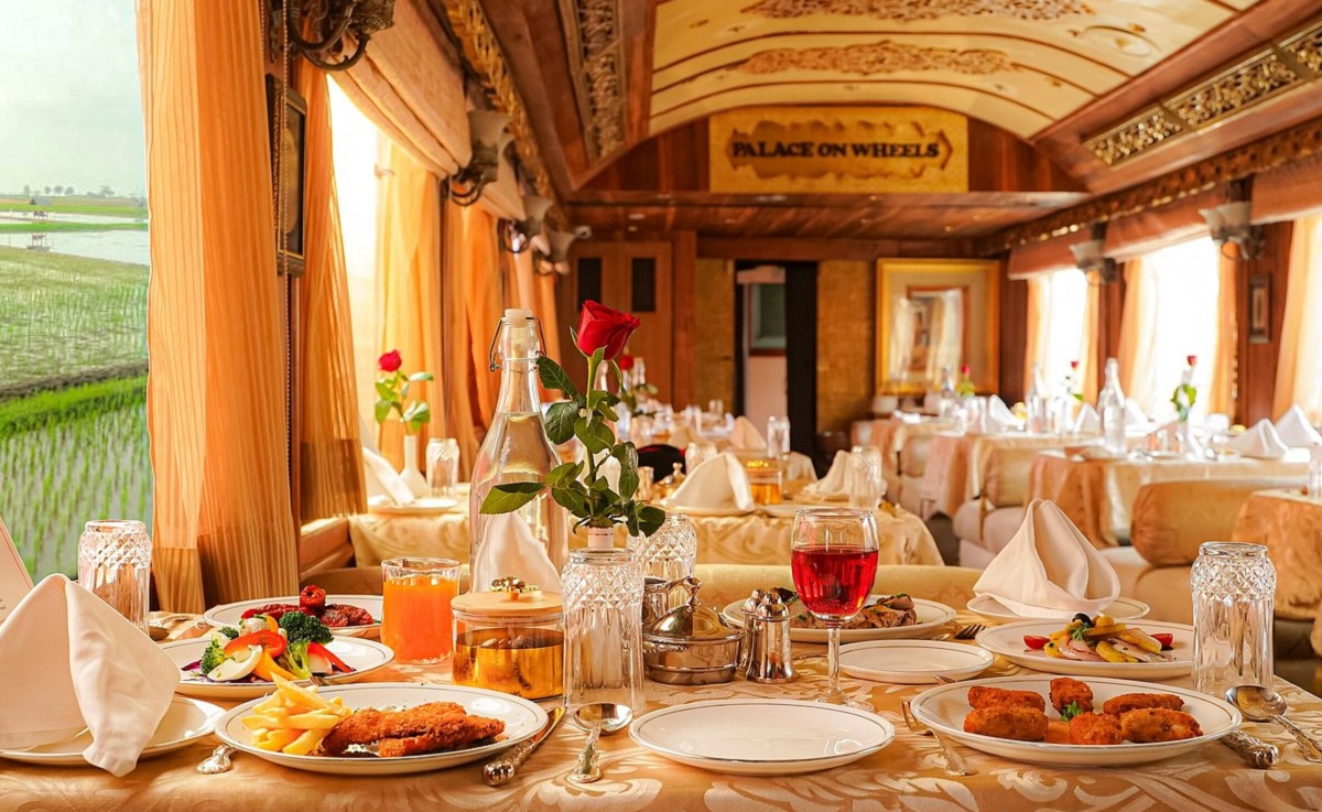 Dining Experience in Palace on Wheels train